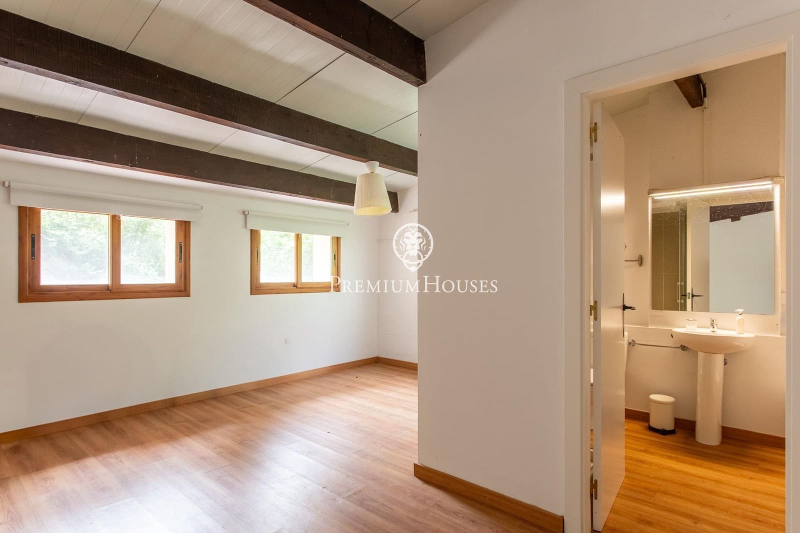 6 sypialnia Finka/Dom wiejski na sprzedaż w Sant Iscle de Vallalta z basenem garażem - 1 349 000 € (Ref: 9770644)