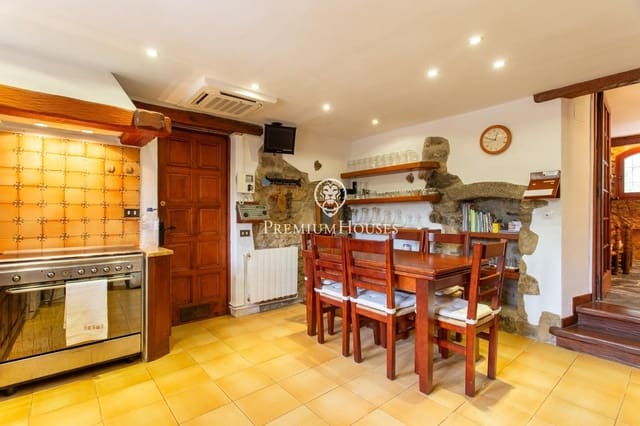 6 makuuhuone Maalaistalo myytävänä paikassa Sant Iscle de Vallalta mukana uima-altaan 
autotalli - 1 349 000 € (Ref: 9770644)