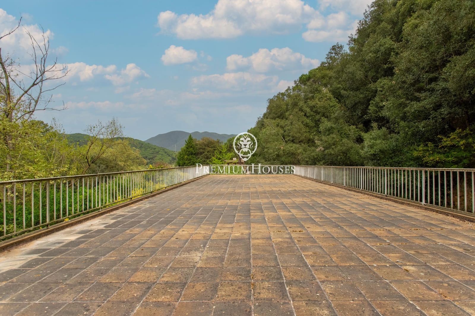 6 sypialnia Finka/Dom wiejski na sprzedaż w Sant Iscle de Vallalta z basenem garażem - 1 349 000 € (Ref: 9770644)