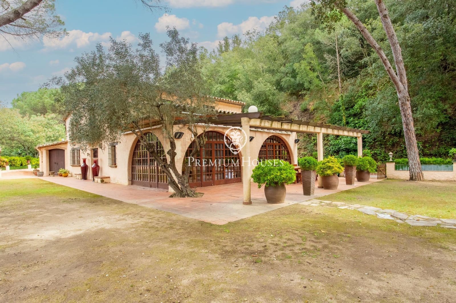 6 sypialnia Finka/Dom wiejski na sprzedaż w Sant Iscle de Vallalta z basenem garażem - 1 349 000 € (Ref: 9770644)