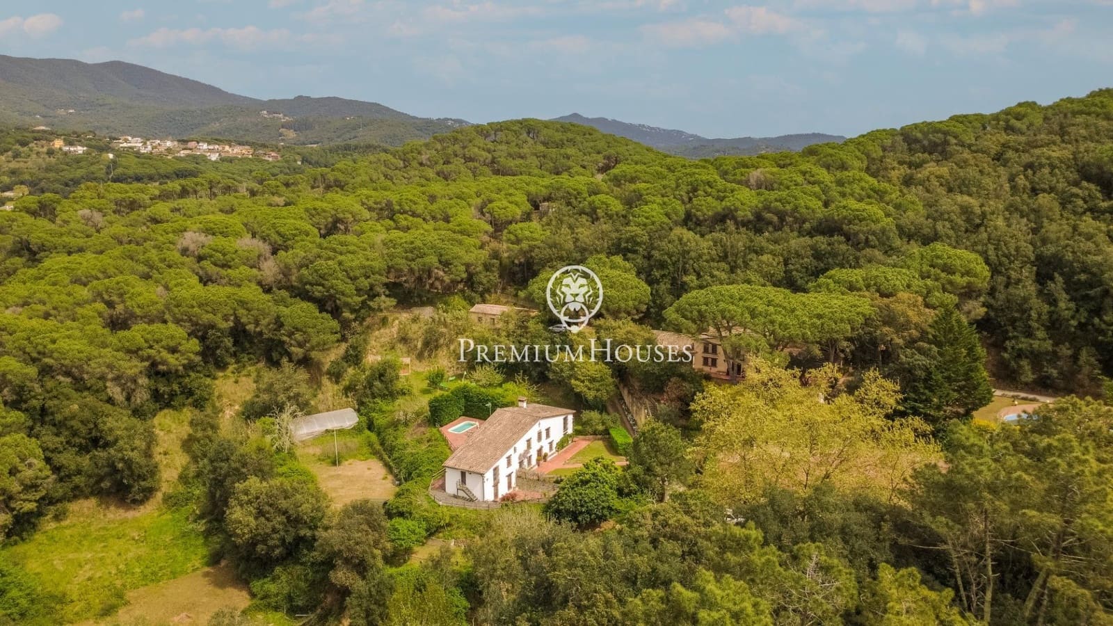 6 sypialnia Finka/Dom wiejski na sprzedaż w Sant Iscle de Vallalta z basenem garażem - 1 349 000 € (Ref: 9770644)