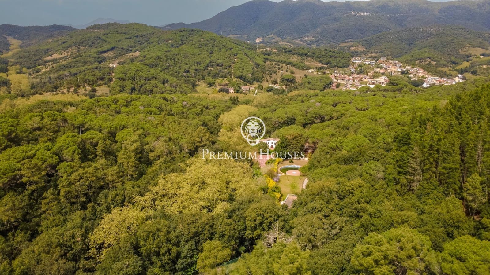 6 sypialnia Finka/Dom wiejski na sprzedaż w Sant Iscle de Vallalta z basenem garażem - 1 349 000 € (Ref: 9770644)