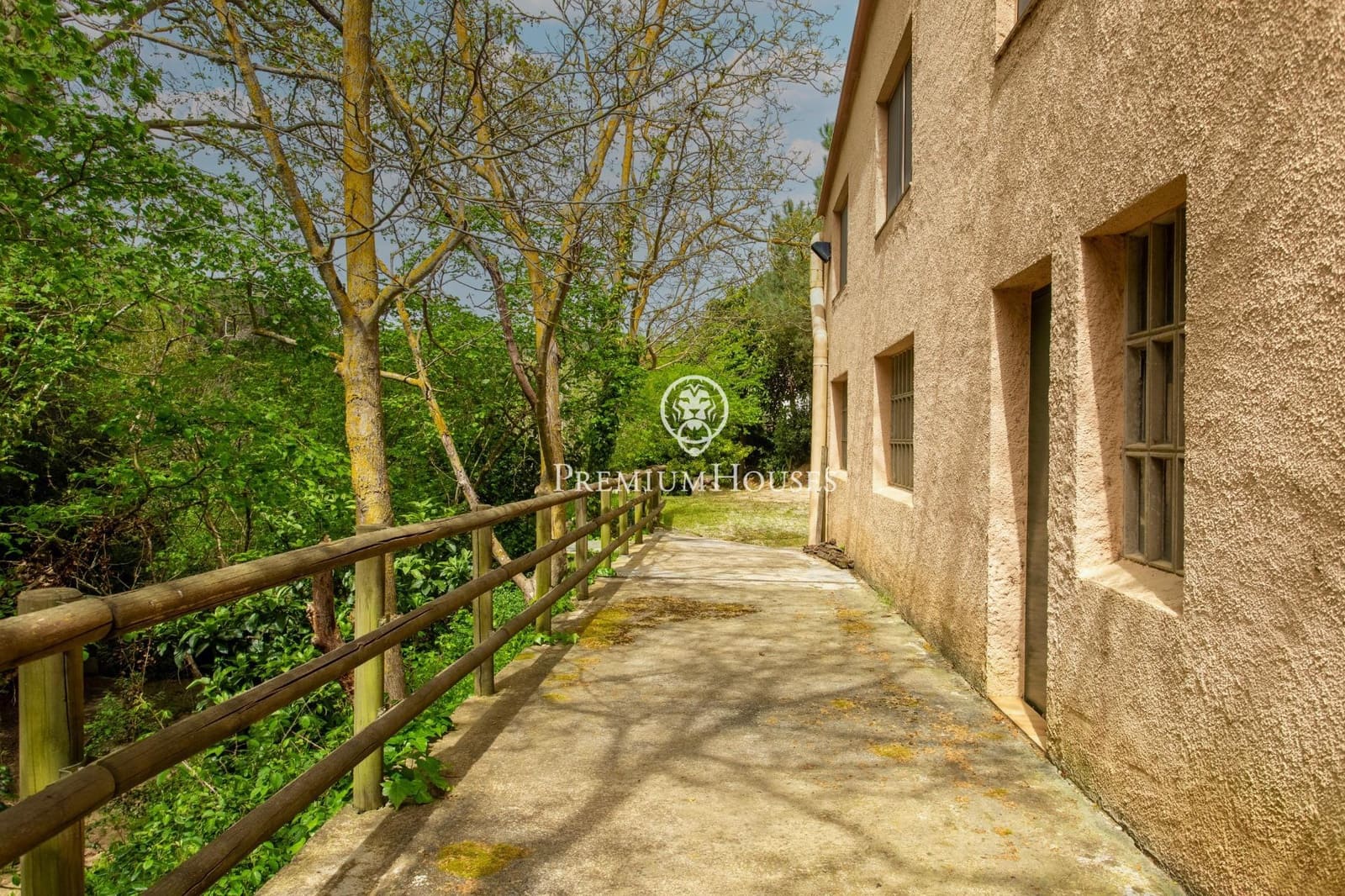 6 sypialnia Finka/Dom wiejski na sprzedaż w Sant Iscle de Vallalta z basenem garażem - 1 349 000 € (Ref: 9770644)