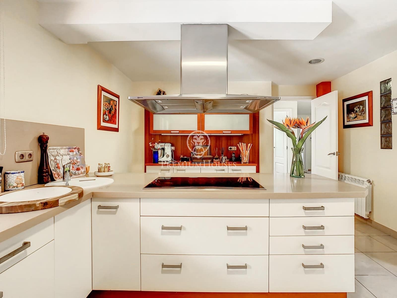 5 Zimmer Villa zu verkaufen in Badalona mit Garage - 1.700.000 € (Ref: 9770649)