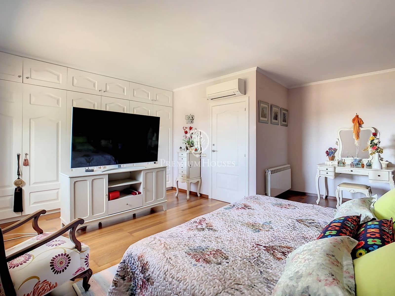 5 Zimmer Villa zu verkaufen in Badalona mit Garage - 1.700.000 € (Ref: 9770649)