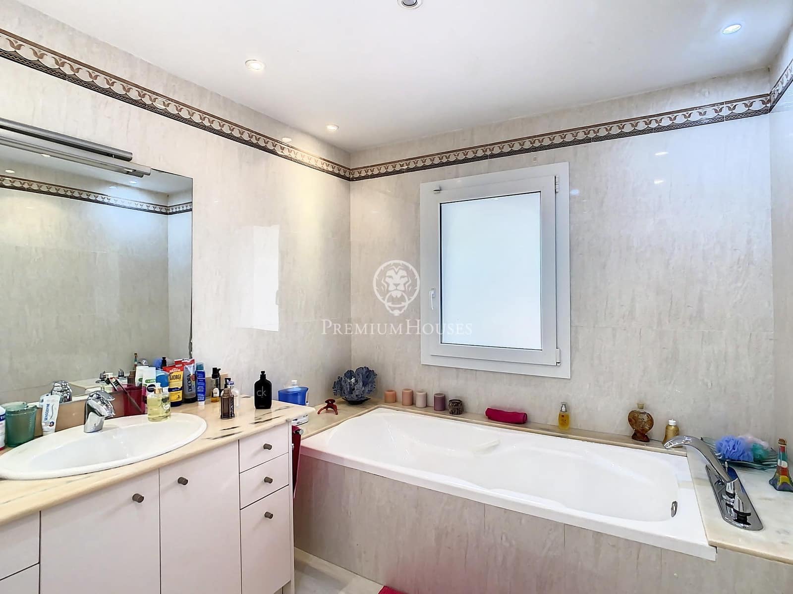 5 Zimmer Villa zu verkaufen in Badalona mit Garage - 1.700.000 € (Ref: 9770649)