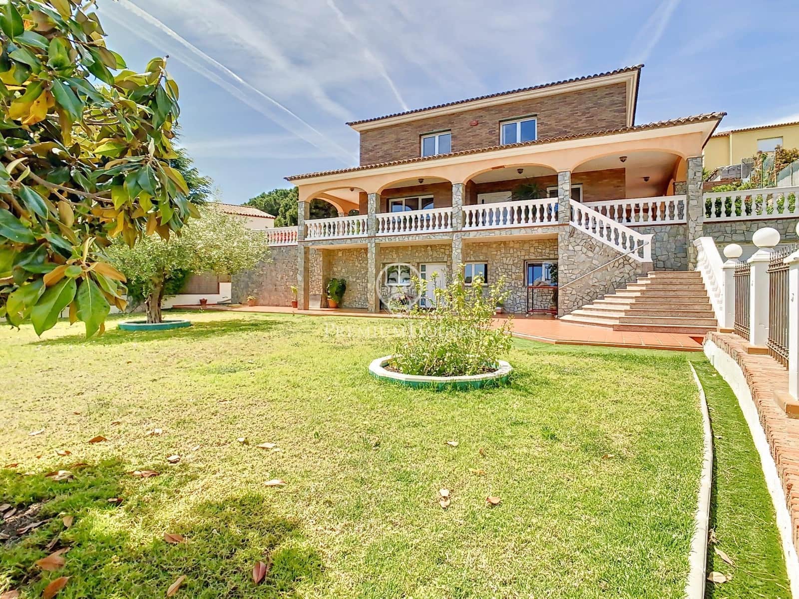 5 Zimmer Villa zu verkaufen in Badalona mit Garage - 1.700.000 € (Ref: 9770649)