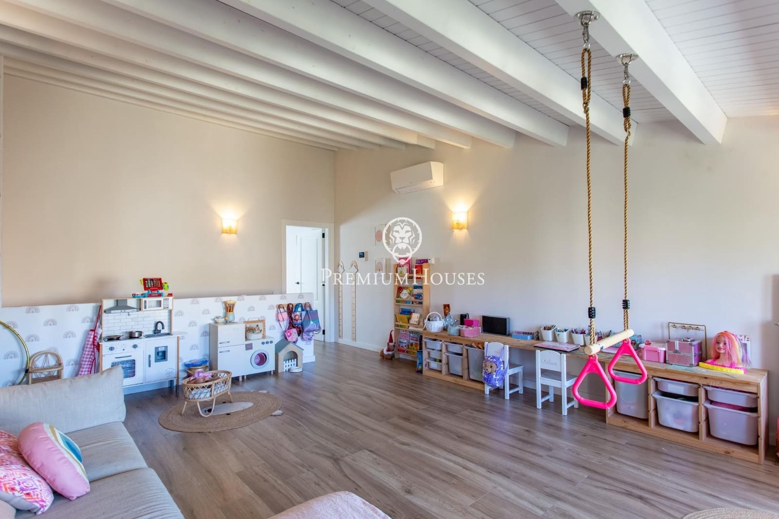 4 bedroom Terraced Villa for sale in Sant Andreu de Llavaneres - € 650,000 (Ref: 9782982)