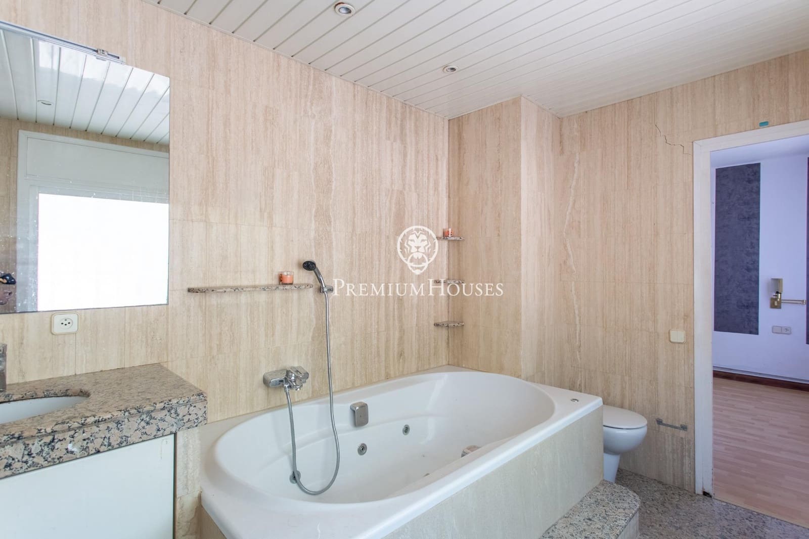 Chalet de 3 habitaciones en Alella en venta con garaje - 630.000 € (Ref: 9782983)