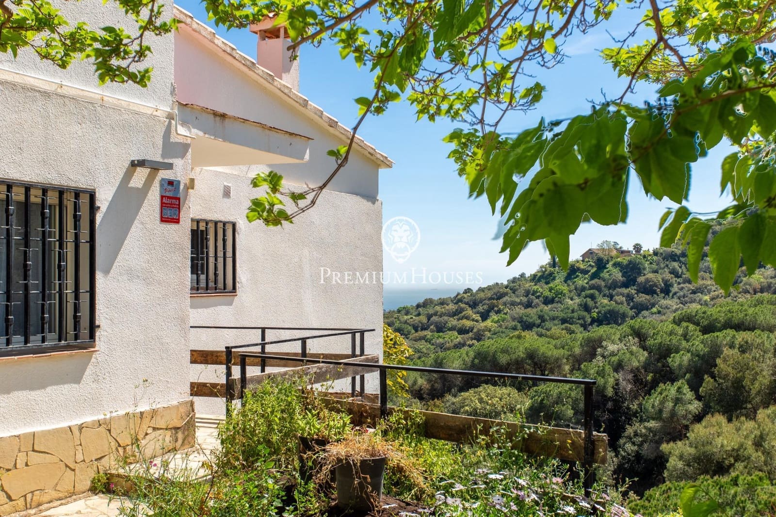 Chalet de 3 habitaciones en Alella en venta con garaje - 630.000 € (Ref: 9782983)