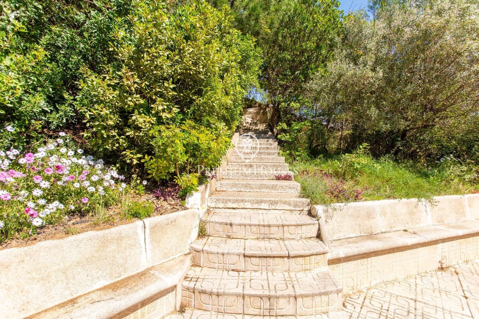 3 bedroom Villa for sale in Alella with garage - € 630,000 (Ref: 9782983)