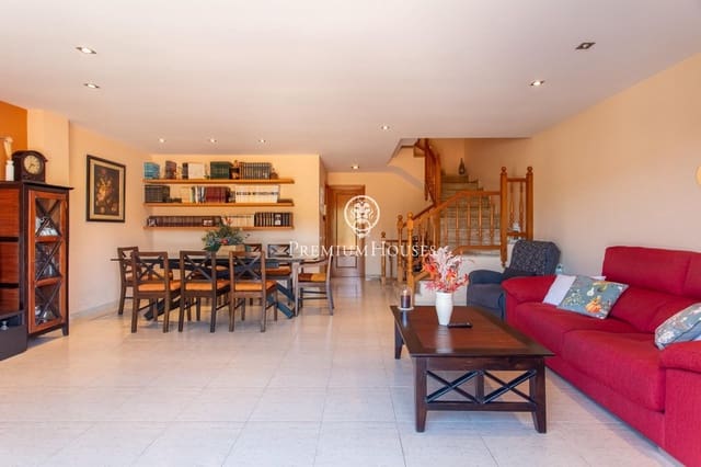 4 chambre Villa/Maison Mitoyenne à vendre à Argentona - 620 000 € (Ref: 9788389)