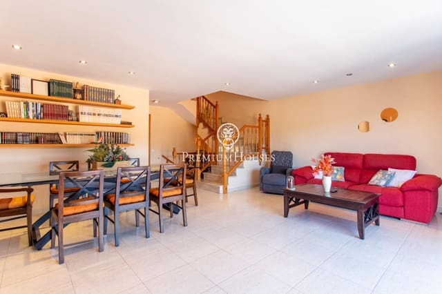 4 chambre Villa/Maison Mitoyenne à vendre à Argentona - 620 000 € (Ref: 9788389)