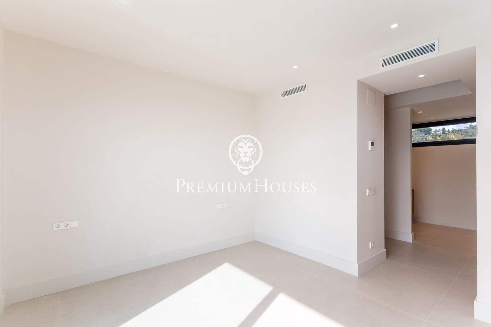 4 sypialnia Willa na sprzedaż w Sant Vicenc de Montalt z basenem garażem - 1 150 000 € (Ref: 9788391)