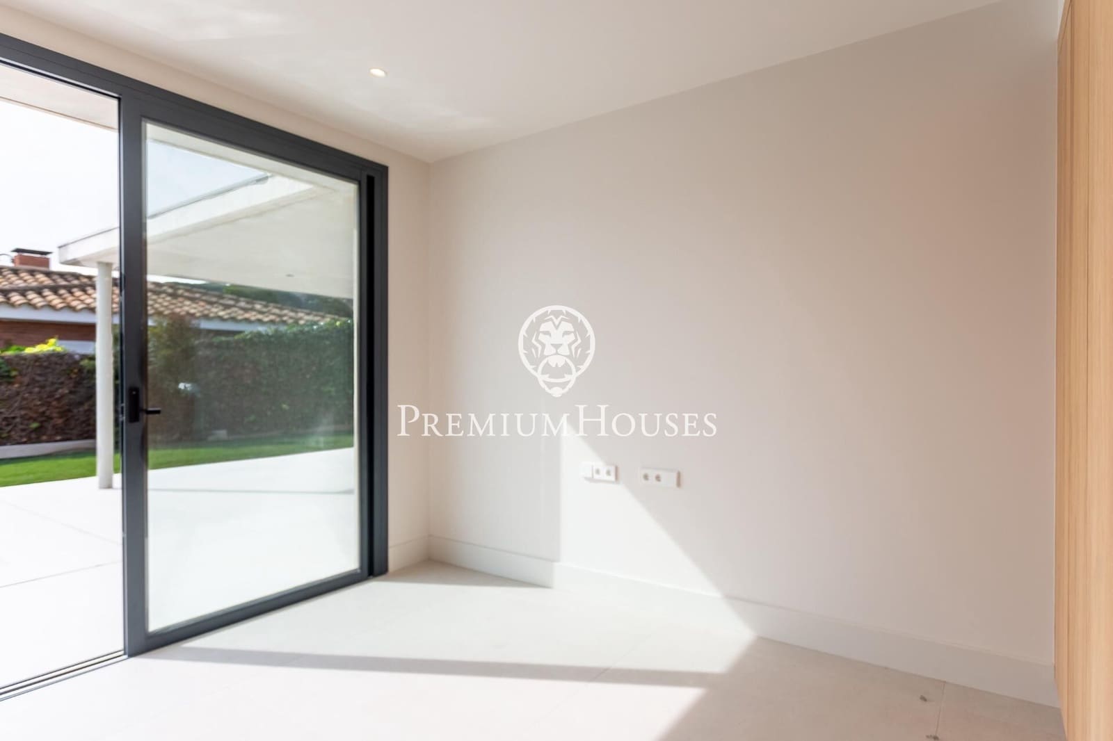 4 sypialnia Willa na sprzedaż w Sant Vicenc de Montalt z basenem garażem - 1 150 000 € (Ref: 9788391)