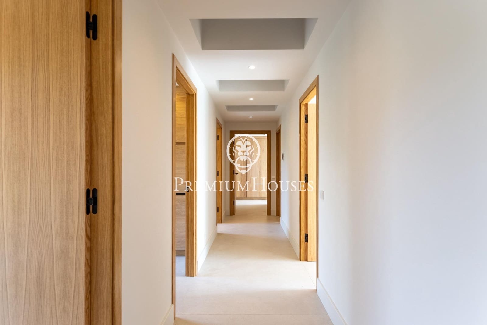 4 sypialnia Willa na sprzedaż w Sant Vicenc de Montalt z basenem garażem - 1 150 000 € (Ref: 9788391)