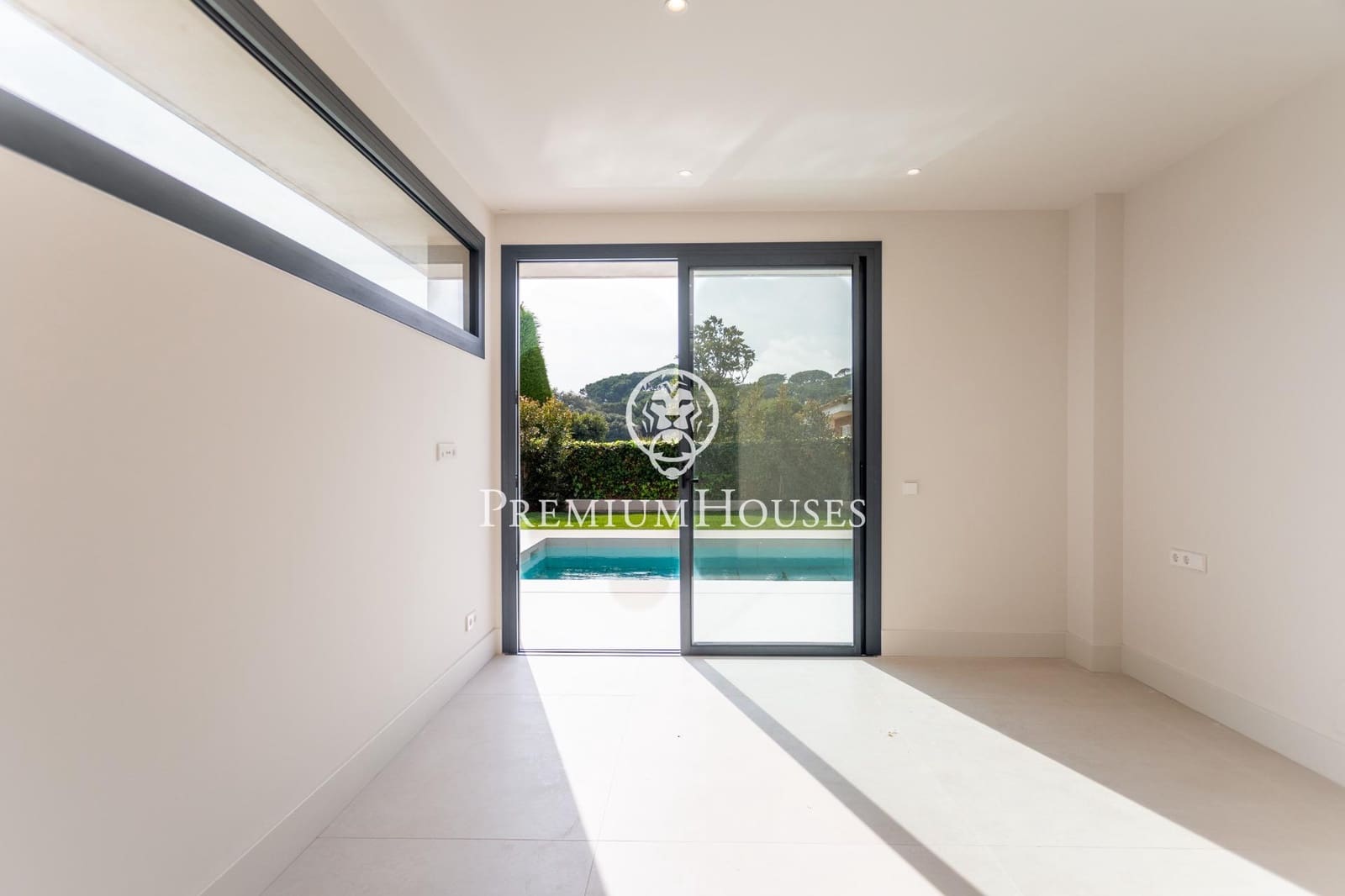 4 sypialnia Willa na sprzedaż w Sant Vicenc de Montalt z basenem garażem - 1 150 000 € (Ref: 9788391)