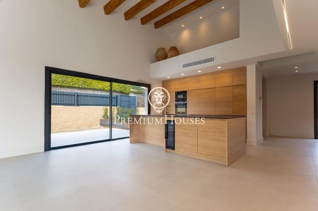 4 sypialnia Willa na sprzedaż w Sant Vicenç de Montalt z basenem garażem - 1 150 000 € (Ref: 9788391)