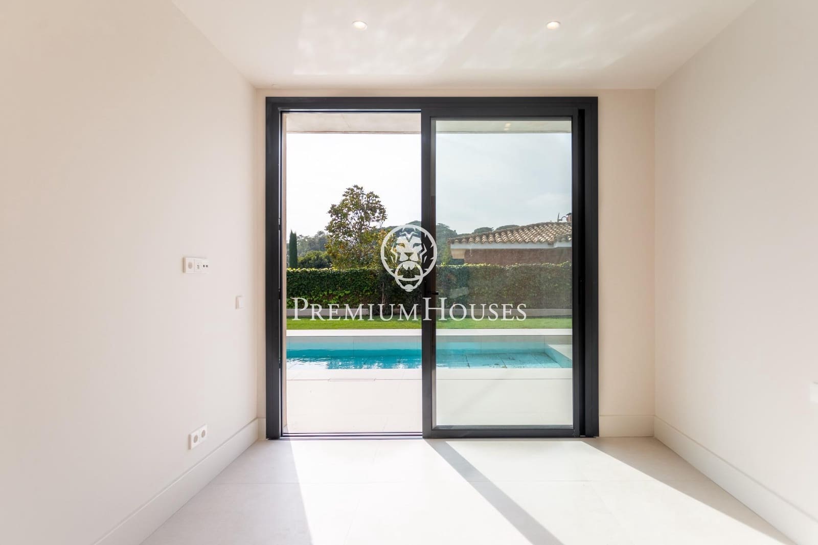 4 sypialnia Willa na sprzedaż w Sant Vicenc de Montalt z basenem garażem - 1 150 000 € (Ref: 9788391)