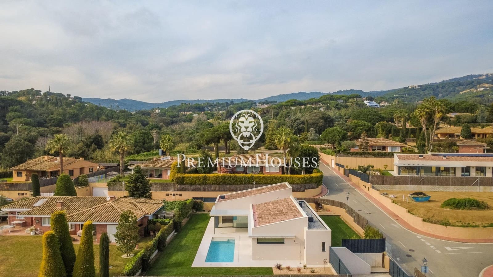 4 sypialnia Willa na sprzedaż w Sant Vicenc de Montalt z basenem garażem - 1 150 000 € (Ref: 9788391)