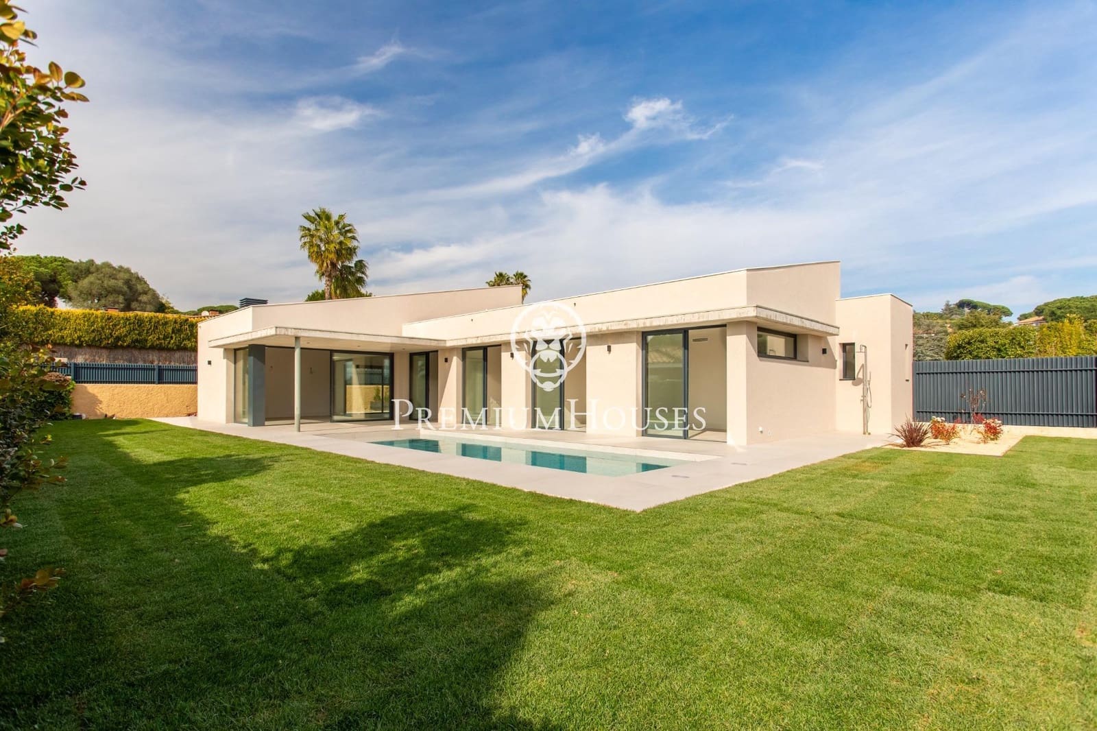 4 sypialnia Willa na sprzedaż w Sant Vicenc de Montalt z basenem garażem - 1 150 000 € (Ref: 9788391)