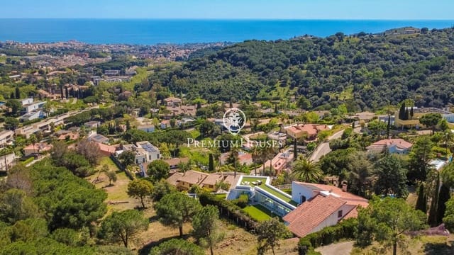 5 makuuhuone Huvila myytävänä paikassa Alella mukana uima-altaan 
autotalli - 1 590 000 € (Ref: 9794621)