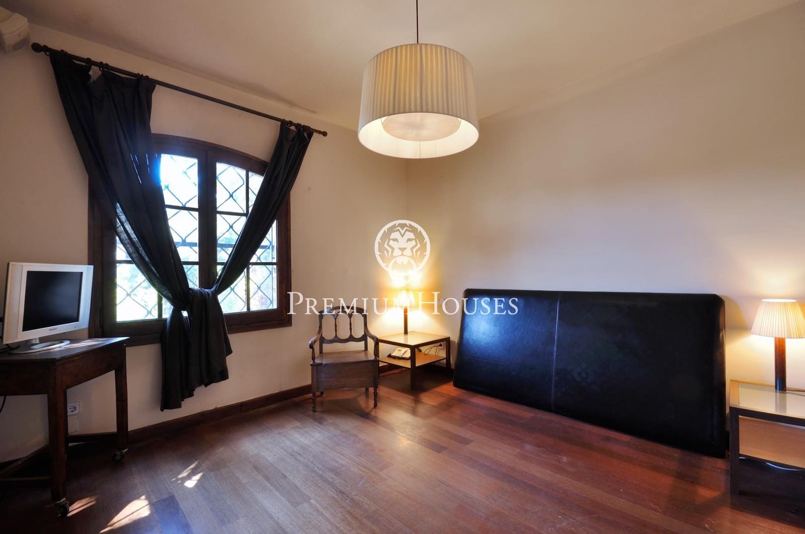 4 bedroom Finca/Country House for sale in Vallromanes with pool garage - € 1,595,000 (Ref: 9818202)
