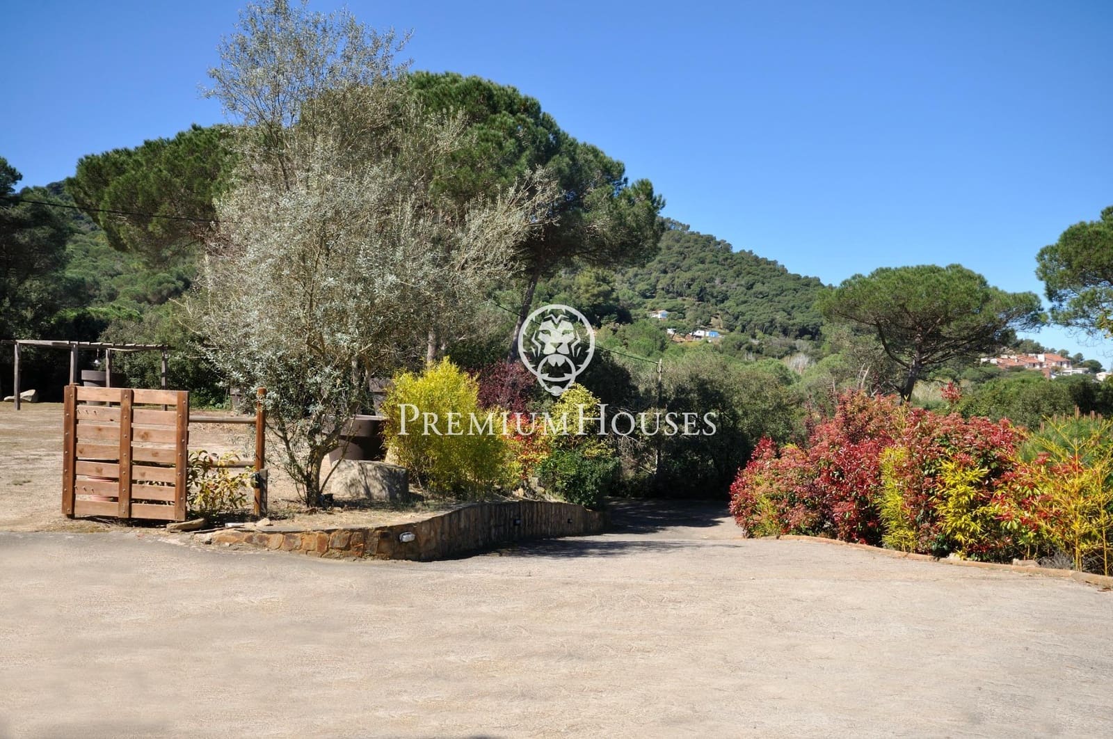 4 bedroom Finca/Country House for sale in Vallromanes with pool garage - € 1,595,000 (Ref: 9818202)