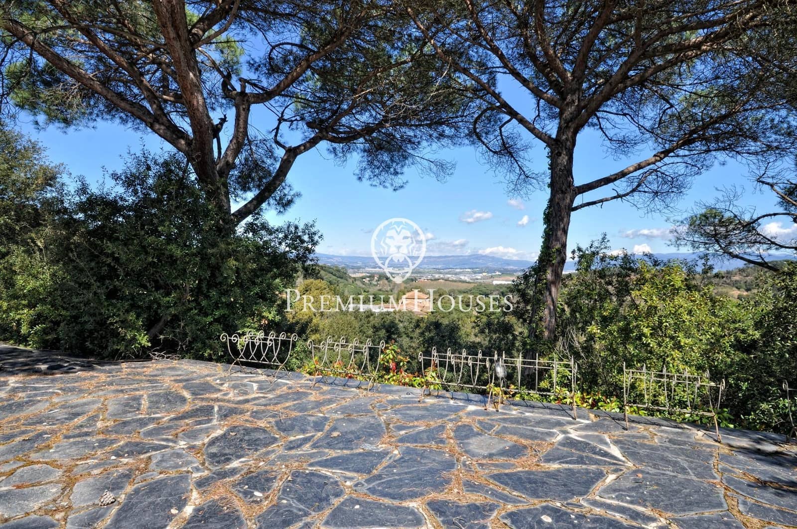 4 bedroom Finca/Country House for sale in Vallromanes with pool garage - € 1,595,000 (Ref: 9818202)