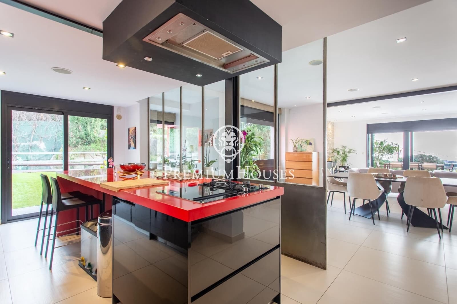 5 bedroom Villa for rent in Cabrils with pool garage - € 8,000 (Ref: 9831352)