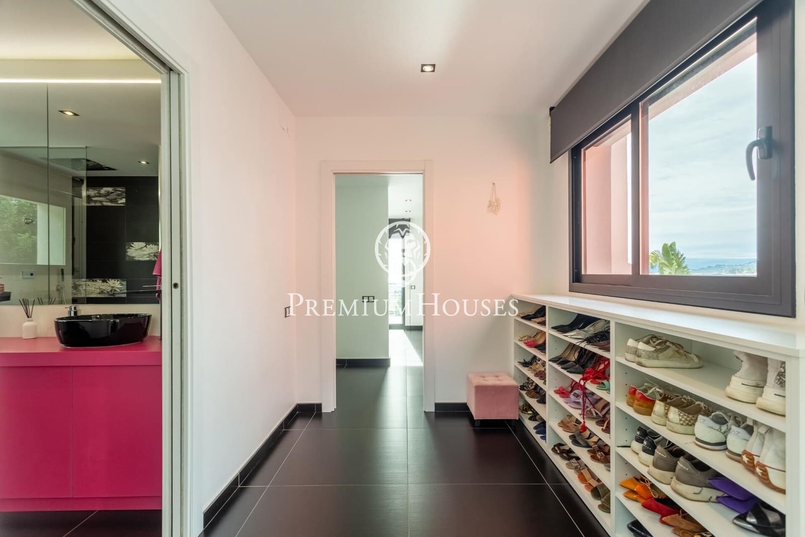 5 bedroom Villa for rent in Cabrils with pool garage - € 8,000 (Ref: 9831352)