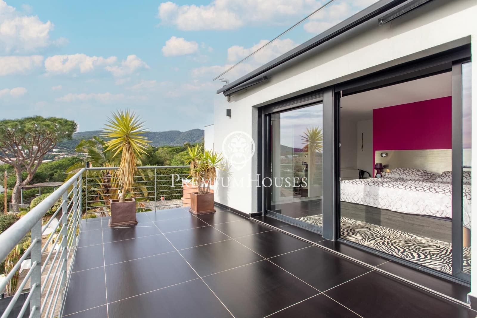 5 bedroom Villa for rent in Cabrils with pool garage - € 8,000 (Ref: 9831352)