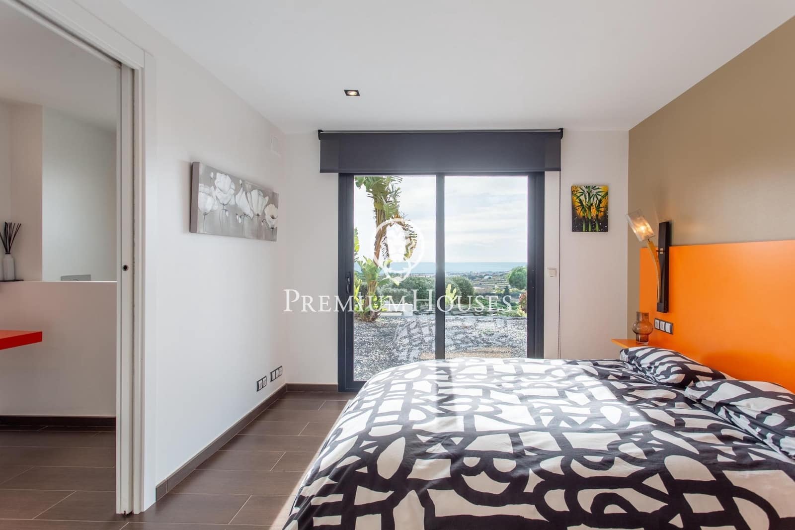 5 bedroom Villa for rent in Cabrils with pool garage - € 8,000 (Ref: 9831352)