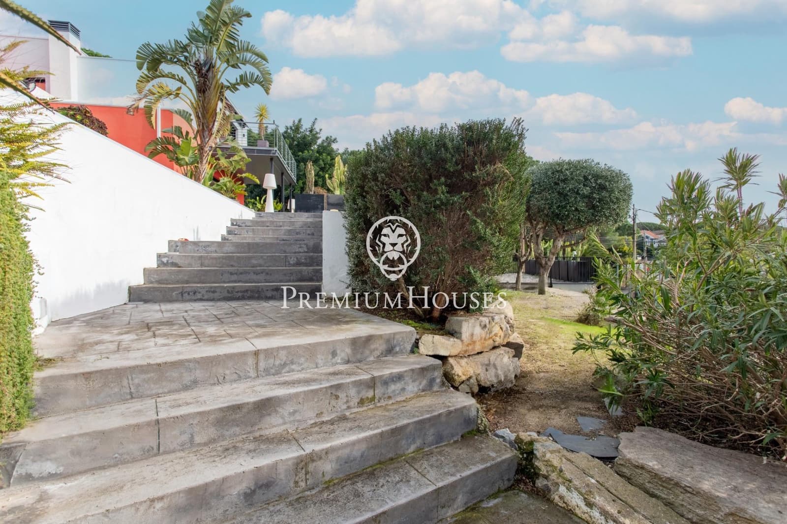 5 bedroom Villa for rent in Cabrils with pool garage - € 8,000 (Ref: 9831352)