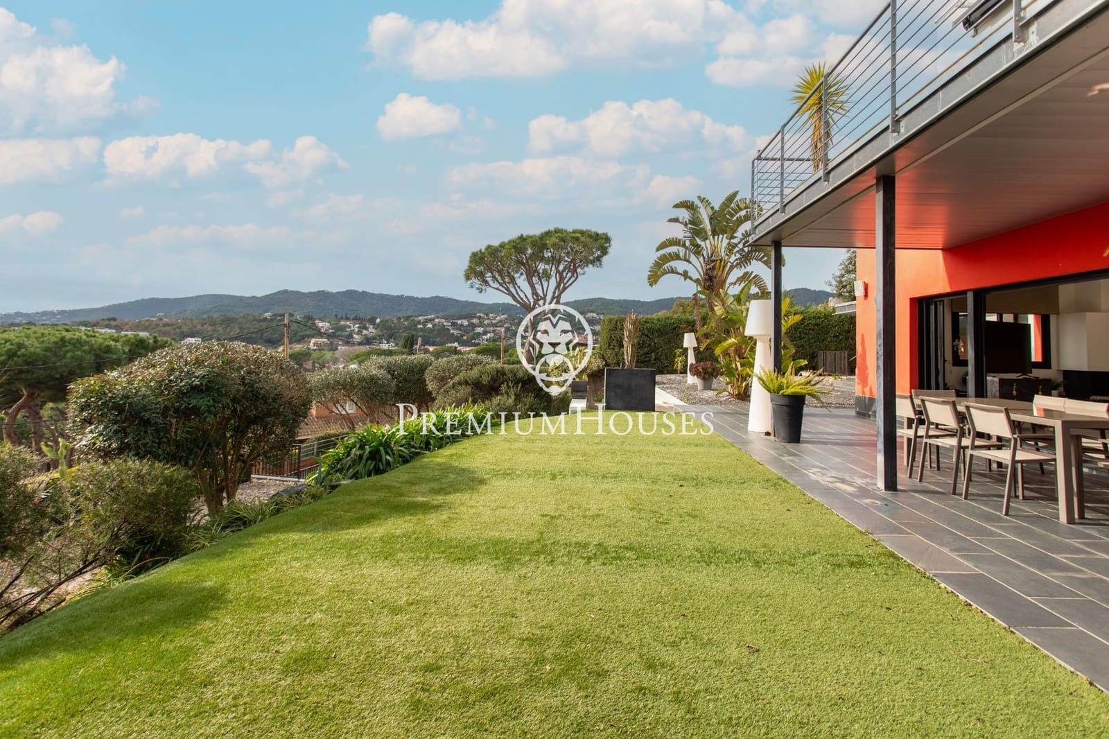 5 bedroom Villa for rent in Cabrils with pool garage - € 8,000 (Ref: 9831352)
