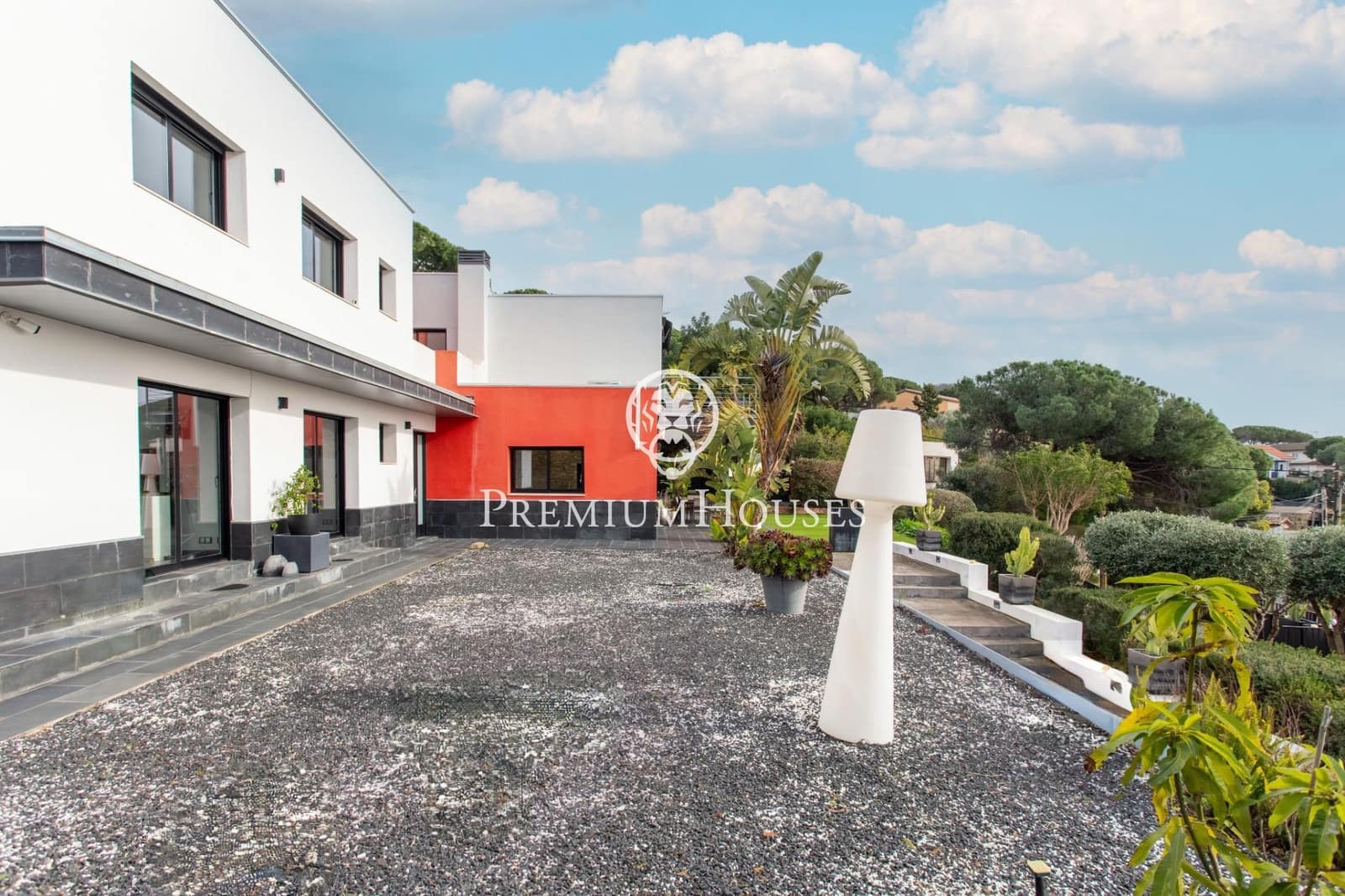 5 bedroom Villa for rent in Cabrils with pool garage - € 8,000 (Ref: 9831352)
