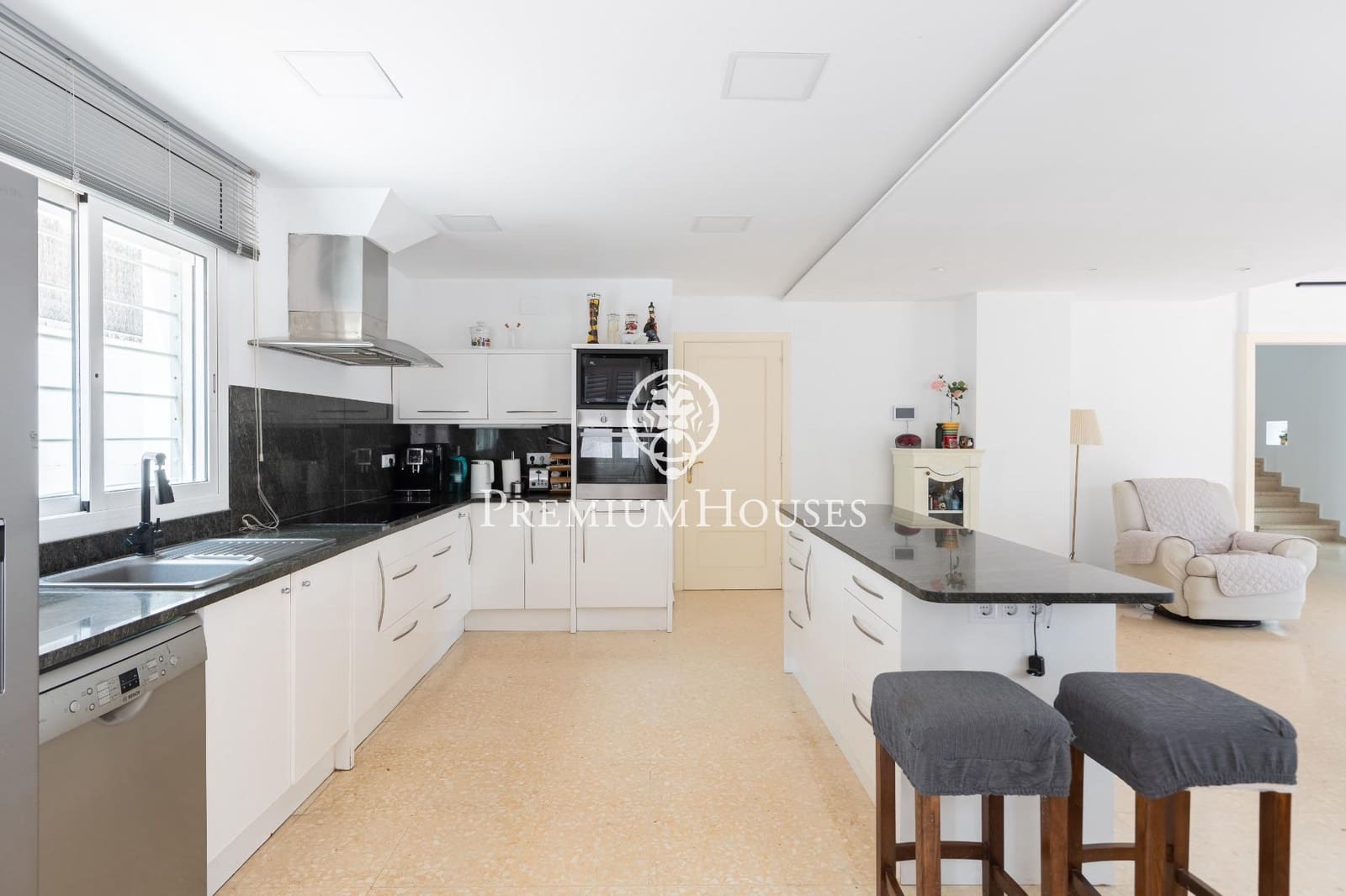 5 bedroom Villa for sale in Alella with garage - € 1,175,000 (Ref: 9846234)