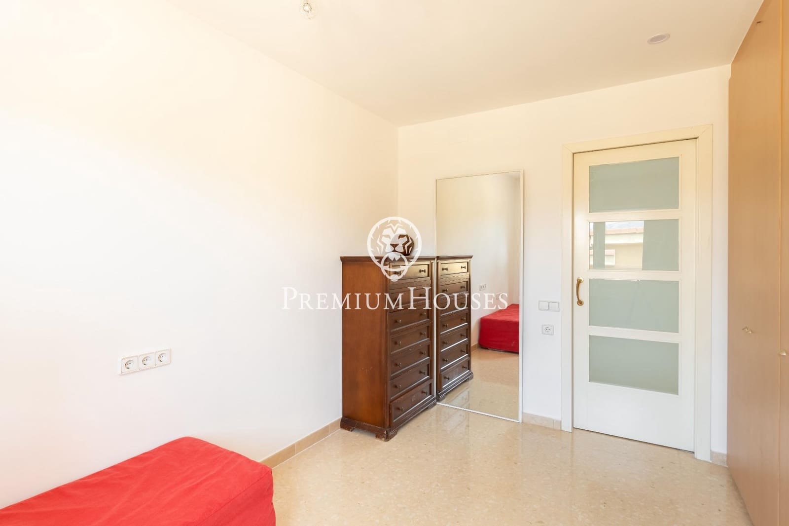 5 bedroom Villa for sale in Alella with garage - € 1,175,000 (Ref: 9846234)