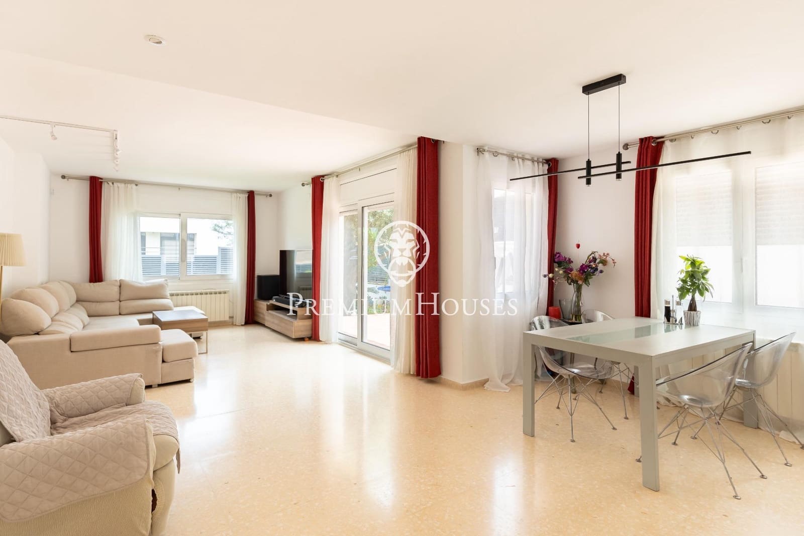 5 bedroom Villa for sale in Alella with garage - € 1,175,000 (Ref: 9846234)