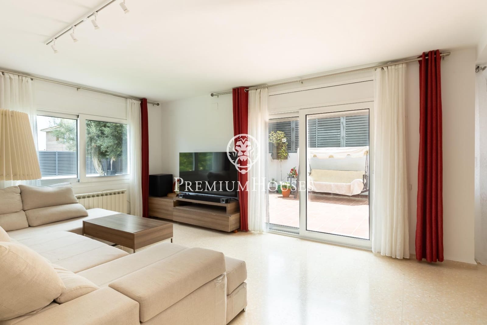 5 bedroom Villa for sale in Alella with garage - € 1,175,000 (Ref: 9846234)