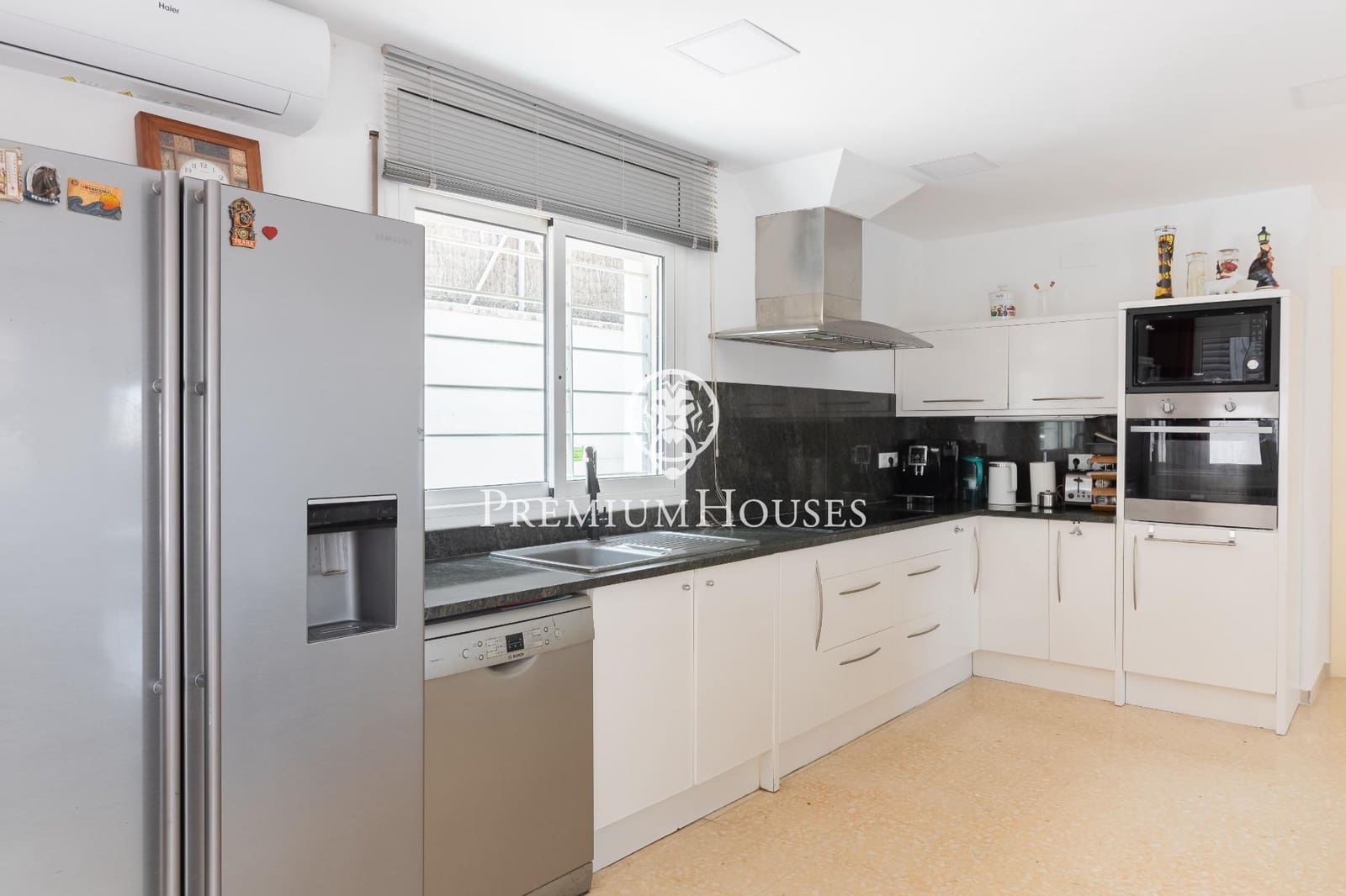 5 bedroom Villa for sale in Alella with garage - € 1,175,000 (Ref: 9846234)