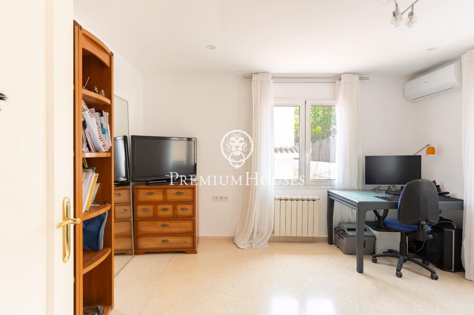 5 bedroom Villa for sale in Alella with garage - € 1,175,000 (Ref: 9846234)