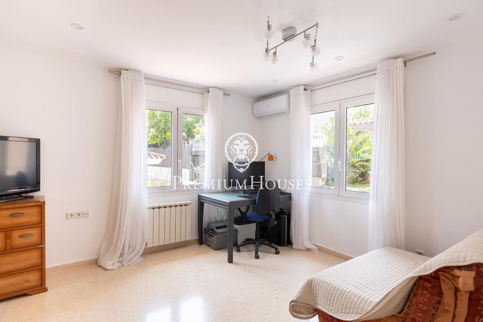 5 bedroom Villa for sale in Alella with garage - € 1,175,000 (Ref: 9846234)