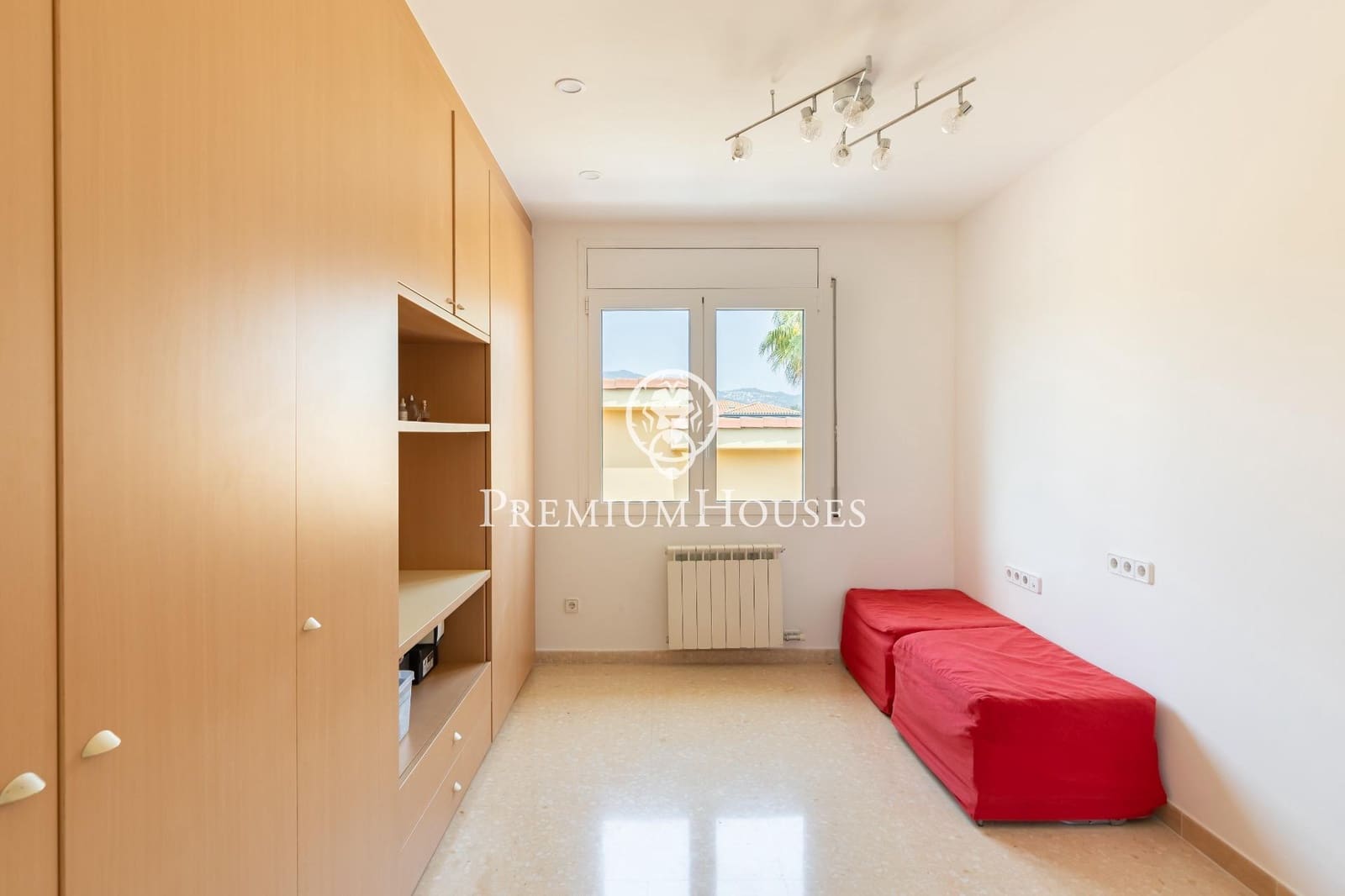 5 bedroom Villa for sale in Alella with garage - € 1,175,000 (Ref: 9846234)