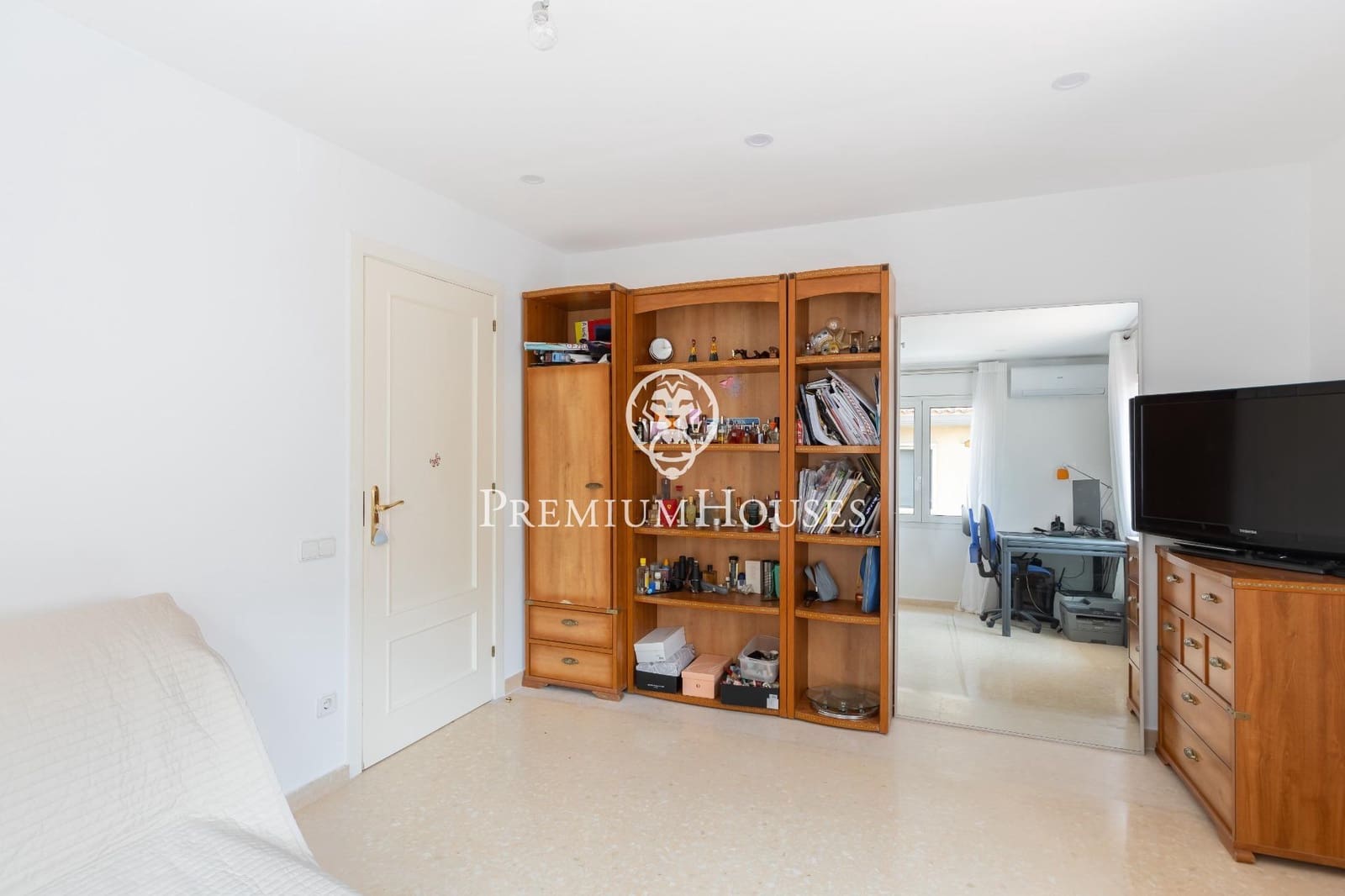 5 bedroom Villa for sale in Alella with garage - € 1,175,000 (Ref: 9846234)