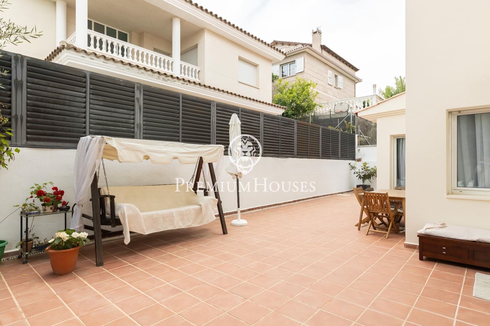 5 bedroom Villa for sale in Alella with garage - € 1,175,000 (Ref: 9846234)