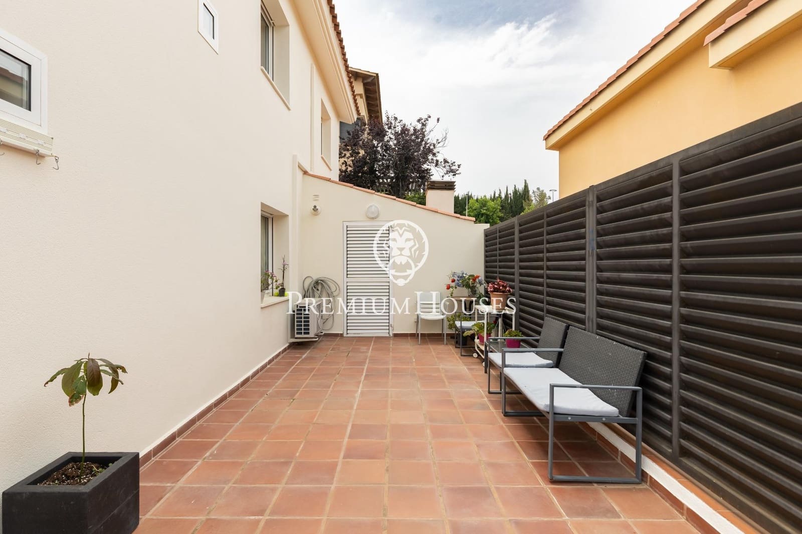 5 bedroom Villa for sale in Alella with garage - € 1,175,000 (Ref: 9846234)
