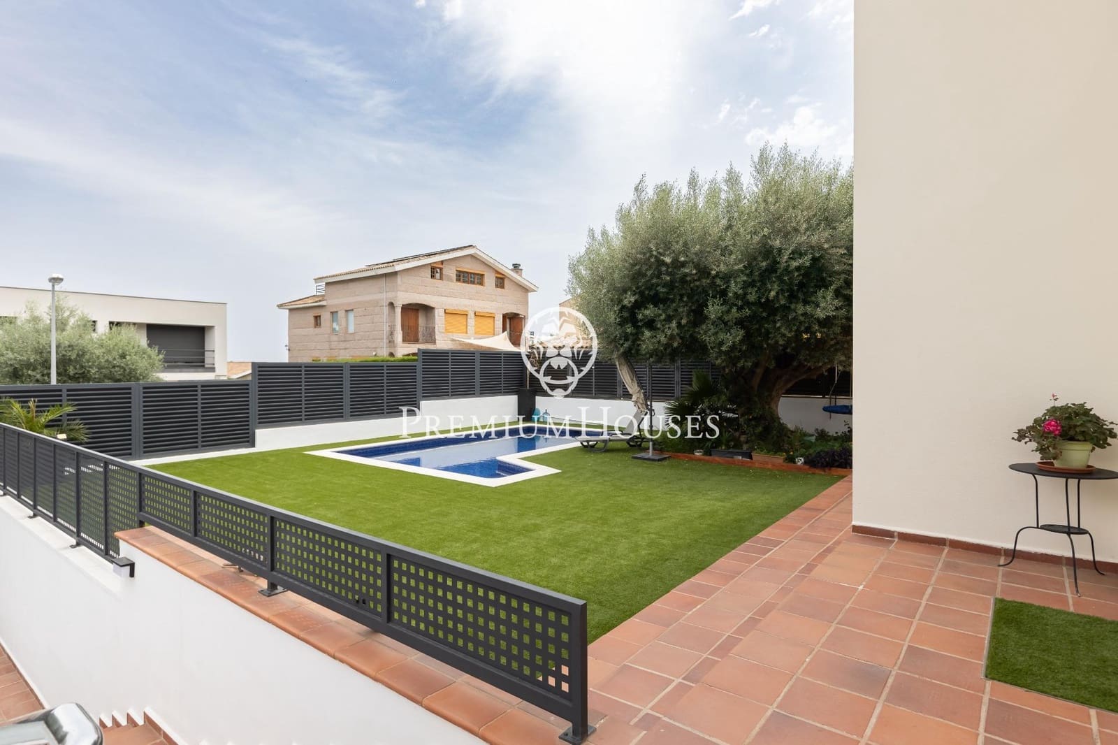 5 bedroom Villa for sale in Alella with garage - € 1,175,000 (Ref: 9846234)