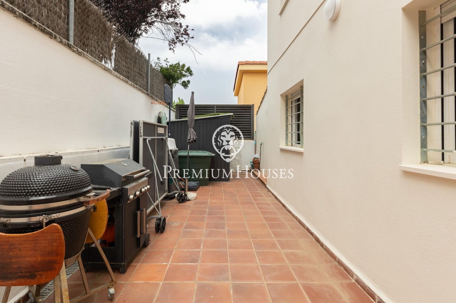5 bedroom Villa for sale in Alella with garage - € 1,175,000 (Ref: 9846234)