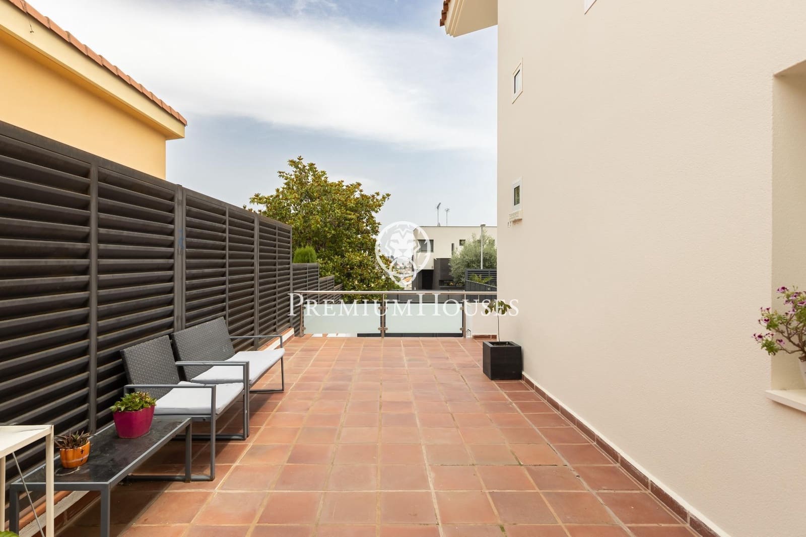 5 bedroom Villa for sale in Alella with garage - € 1,175,000 (Ref: 9846234)